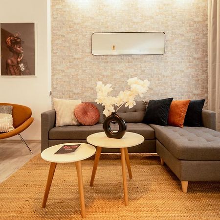 בוקרשט Ideal Stay: Spacious 2Br Apt Near Calea Victoriei מראה חיצוני תמונה