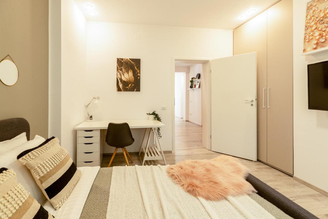 בוקרשט Ideal Stay: Spacious 2Br Apt Near Calea Victoriei מראה חיצוני תמונה