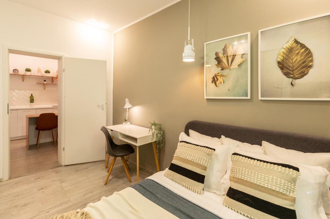 בוקרשט Ideal Stay: Spacious 2Br Apt Near Calea Victoriei מראה חיצוני תמונה