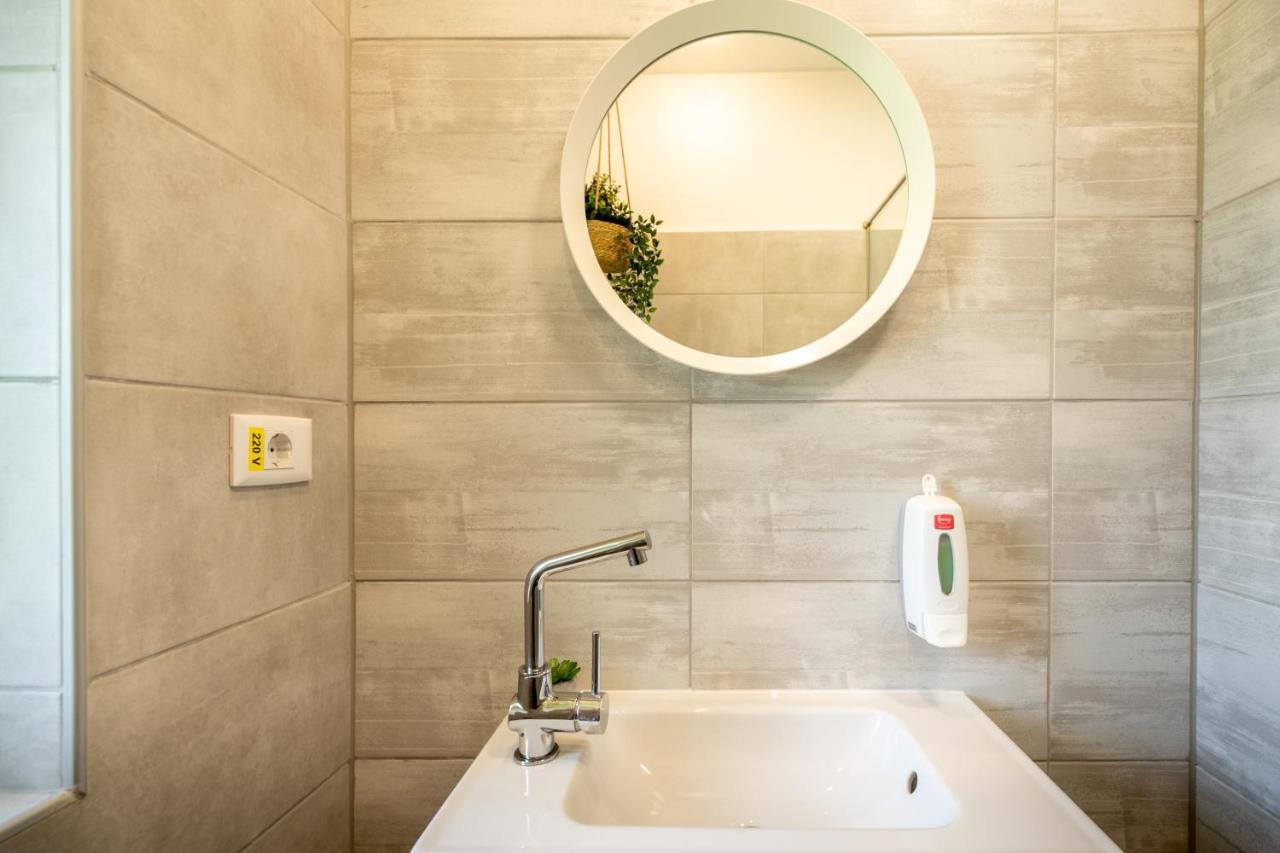 בוקרשט Ideal Stay: Spacious 2Br Apt Near Calea Victoriei מראה חיצוני תמונה
