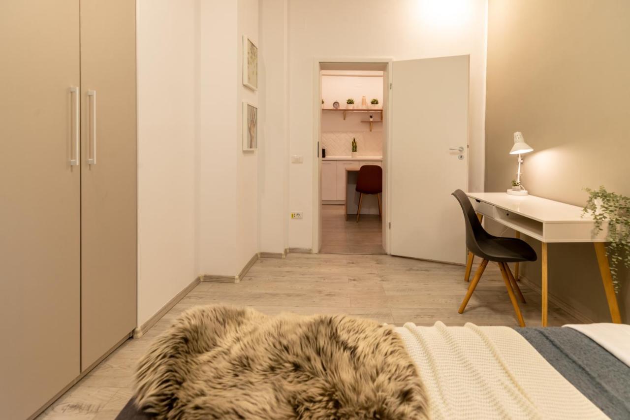 בוקרשט Ideal Stay: Spacious 2Br Apt Near Calea Victoriei מראה חיצוני תמונה