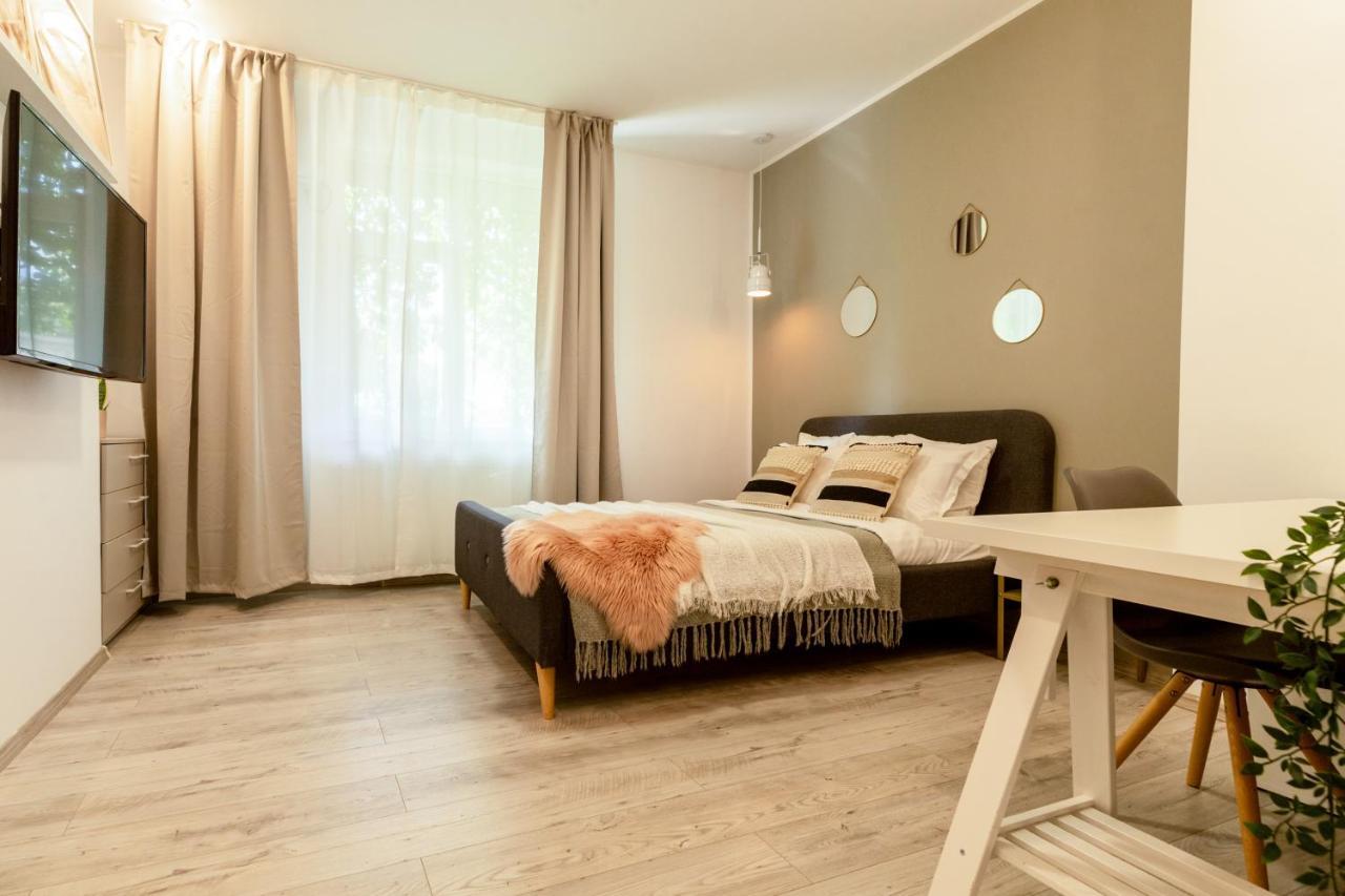 בוקרשט Ideal Stay: Spacious 2Br Apt Near Calea Victoriei מראה חיצוני תמונה