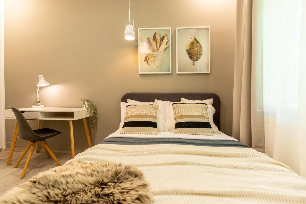 בוקרשט Ideal Stay: Spacious 2Br Apt Near Calea Victoriei מראה חיצוני תמונה