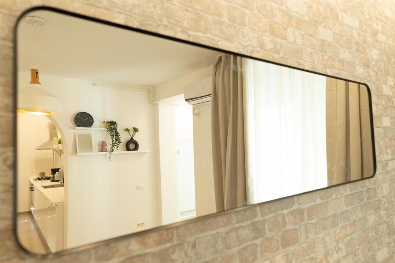 בוקרשט Ideal Stay: Spacious 2Br Apt Near Calea Victoriei מראה חיצוני תמונה