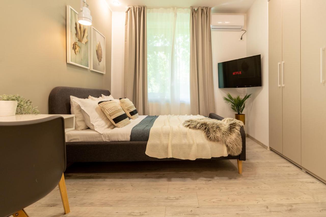 בוקרשט Ideal Stay: Spacious 2Br Apt Near Calea Victoriei מראה חיצוני תמונה
