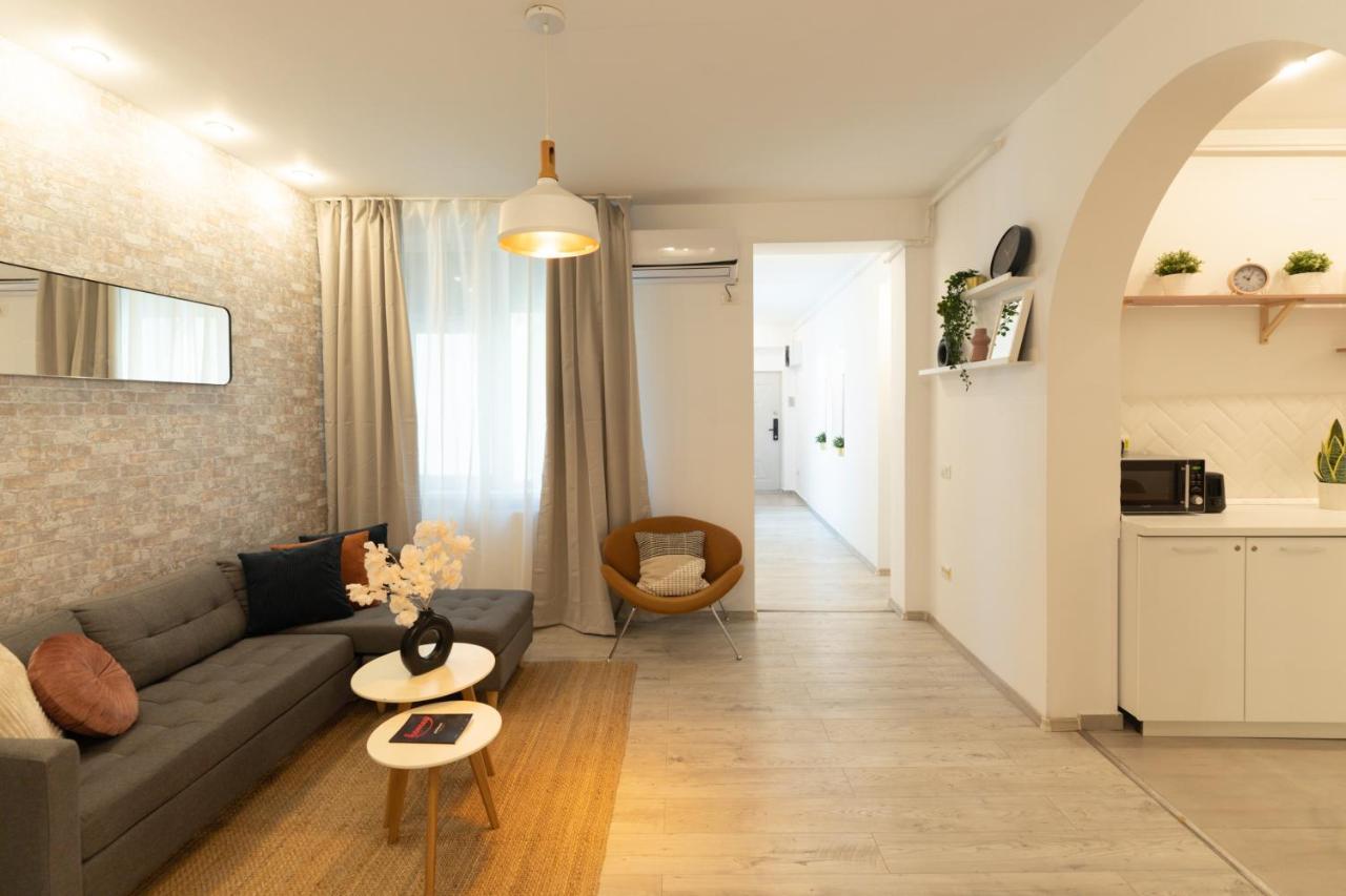 בוקרשט Ideal Stay: Spacious 2Br Apt Near Calea Victoriei מראה חיצוני תמונה